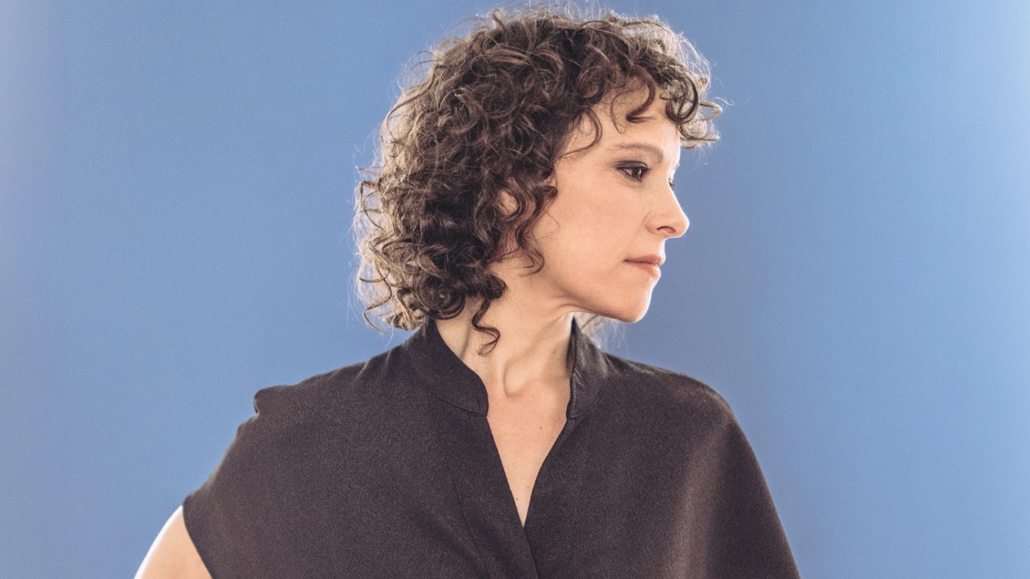 header-emily-loizeau.jpg