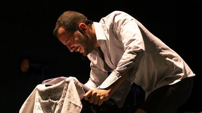 NO PARES (SIGUE, SIGUE) *Ne vous arrêtez pas (Continuez)*