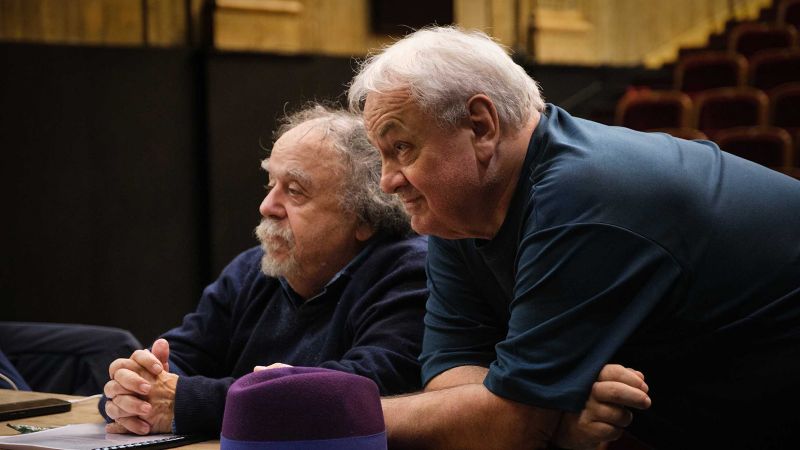 Rencontre avec Jean-Michel Ribes et Reinhardt Wagner à l’occasion des répétitions d’Un pas de côté… et l’autre aussi au Théâtre Sarah Bernhardt