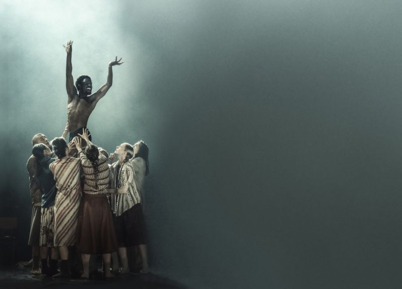 LIGHT: Bach dances