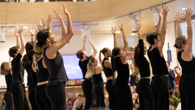 Atelier de danse avec Eun-Me Ahn et ses danseuses et danseurs