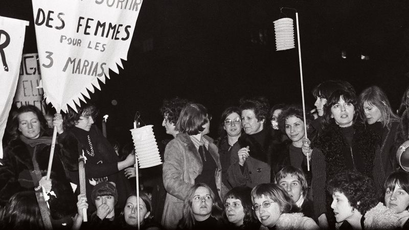 LES NOUVELLES LETTRES PORTUGAISES *Maria Teresa Horta / Maria Velho da Costa / Maria Isabel Barreno*