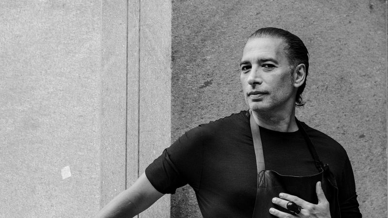 À la première personne par Israel Galván