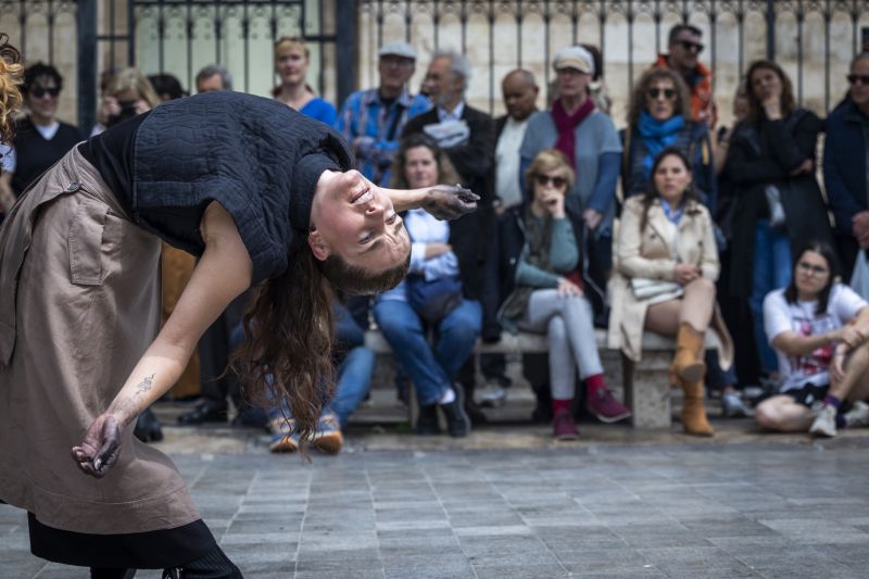 Trïade par le collectif Glovo
