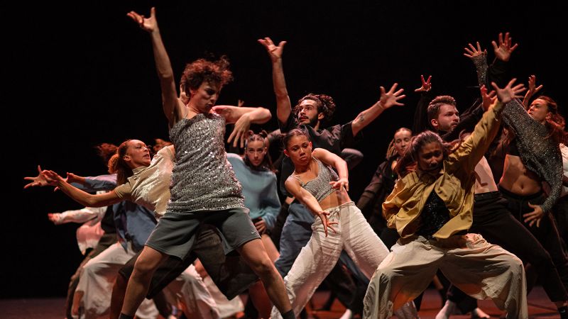 Hofesh Shechter, dansé par de jeunes artistes