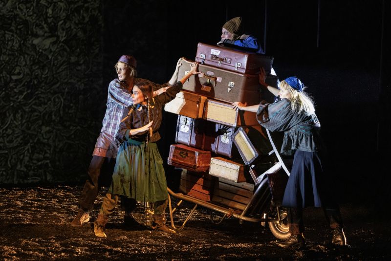 LE CERCLE DE CRAIE CAUCASIEN - EMMANUEL DEMARCY-MOTA_(c)_Nadège Le Lezec_29.jpg