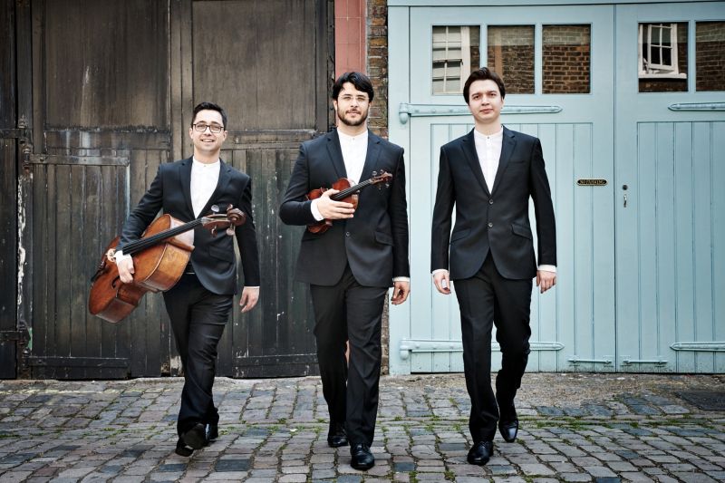 Complete Beethoven's piano trios